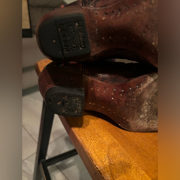 Vintage Corral Western Cowboy Boots with Cross Design - Picture 5 of 9